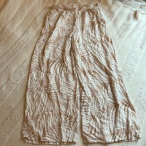Roxy floral print flowy pants, women’s Medium, white and coral